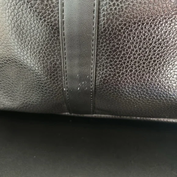 Talmont Duffle leather Bag with Shoe Compartment - Picture 9 of 15